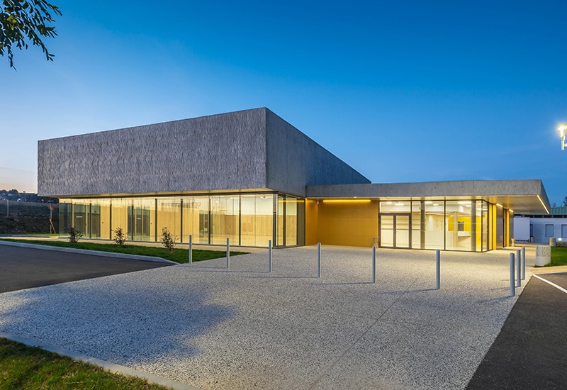 1. Salle Polyvalente à COMMUNAY 69