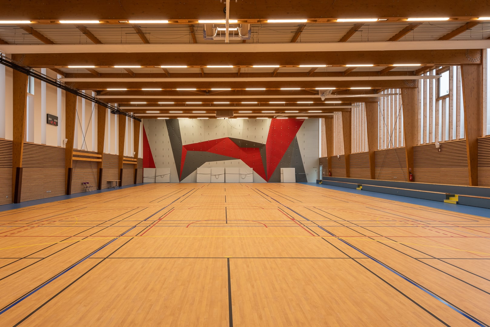 1.2 CONSTRUCTION D'UN GYMNASE MORESTEL (39)