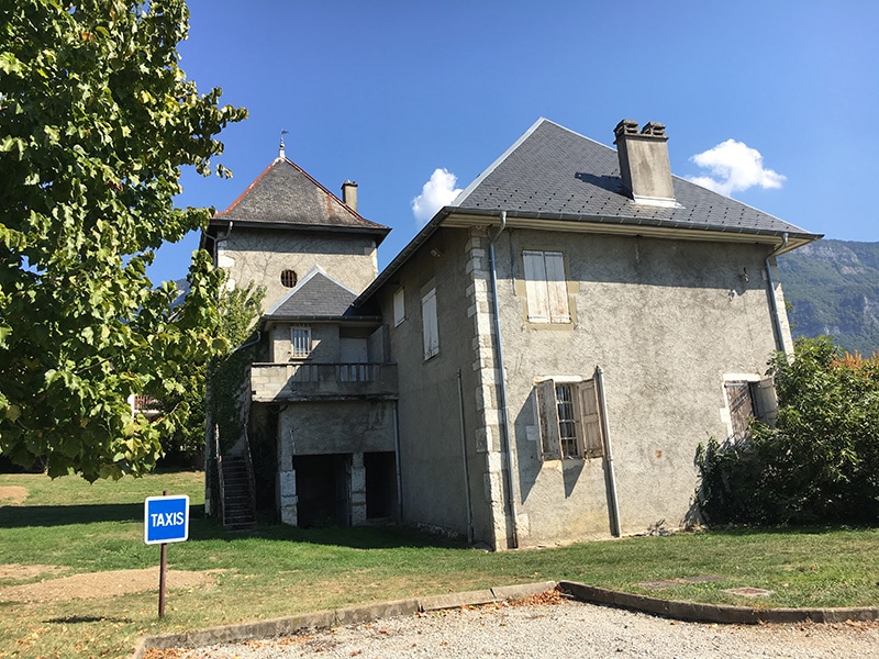 16.1 MAISON MOGGI