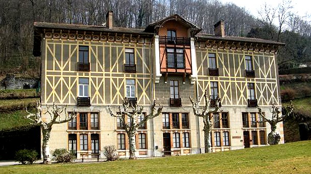 8. AVANT REHABILIATION DU GRAND CHALET D'URIAGE